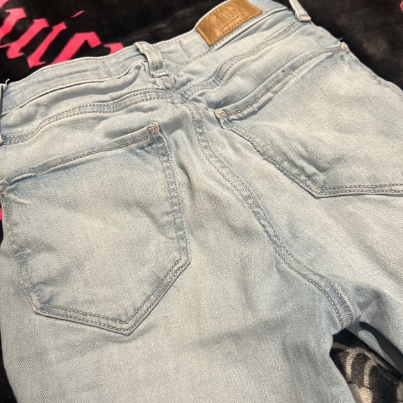 HOLLISTER LIGHT WASH FLARRED JEANS - Picture 4 of 5